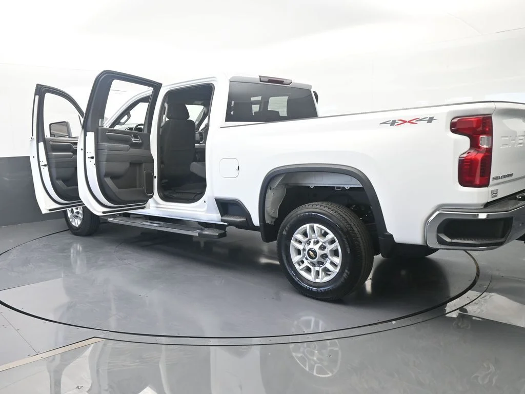 Used 2025 Summit White Chevrolet LT image 80