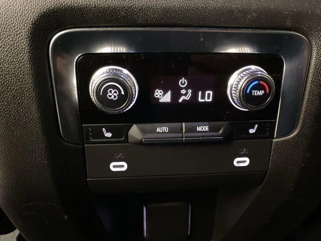 Used 2023 Summit White GMC 4WD AT4 image 19