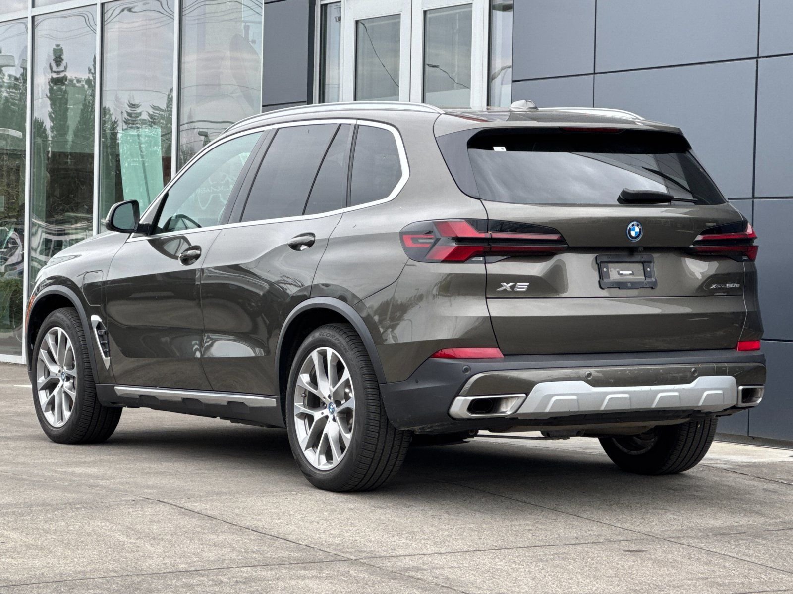 Used 2024 Manhattan Green Metallic BMW xDrive50e image 5