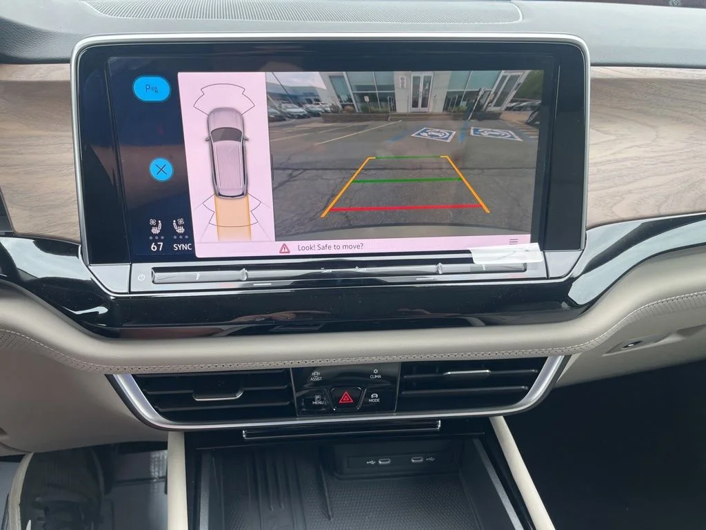 New 2026 Green Volkswagen 2.0T SE w/Technology image 22
