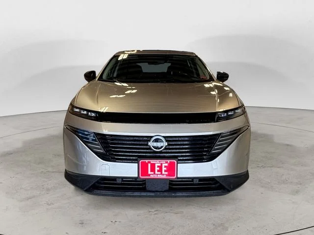 Used 2025 Gold Nissan SL image 9