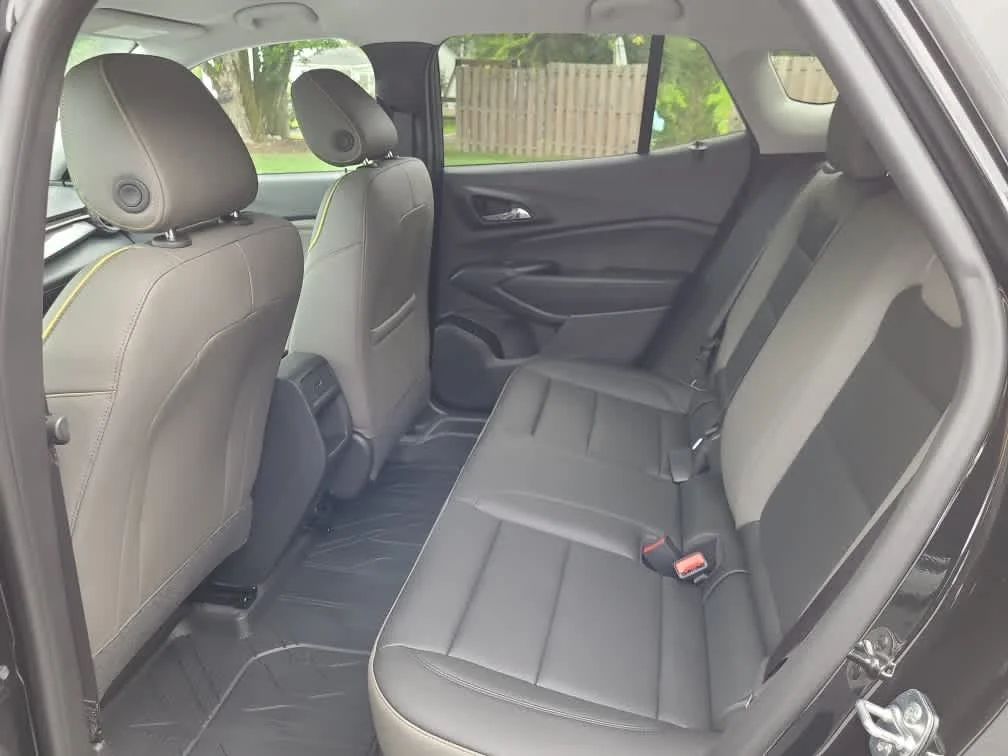 New 2026 Mosaic Black Metallic Chevrolet ACTIV image 13