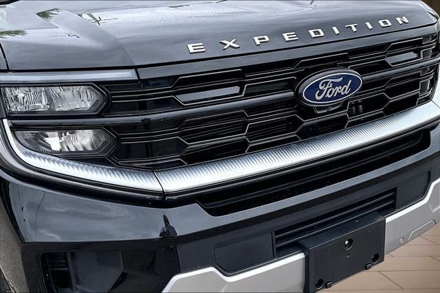 Used 2025 Black Ford Platinum image 29