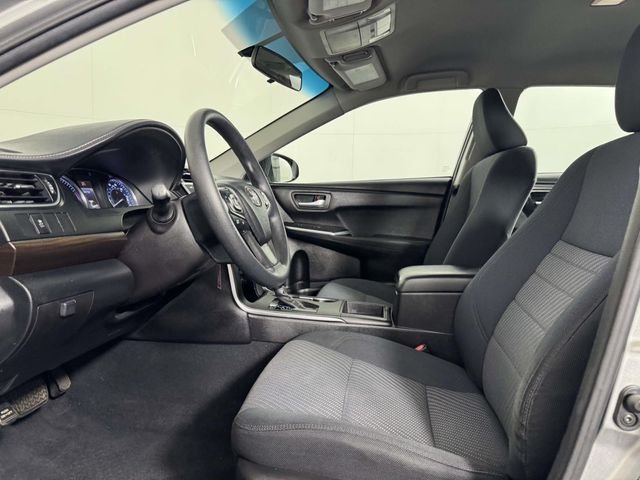 Used 2017  Toyota LE image 4