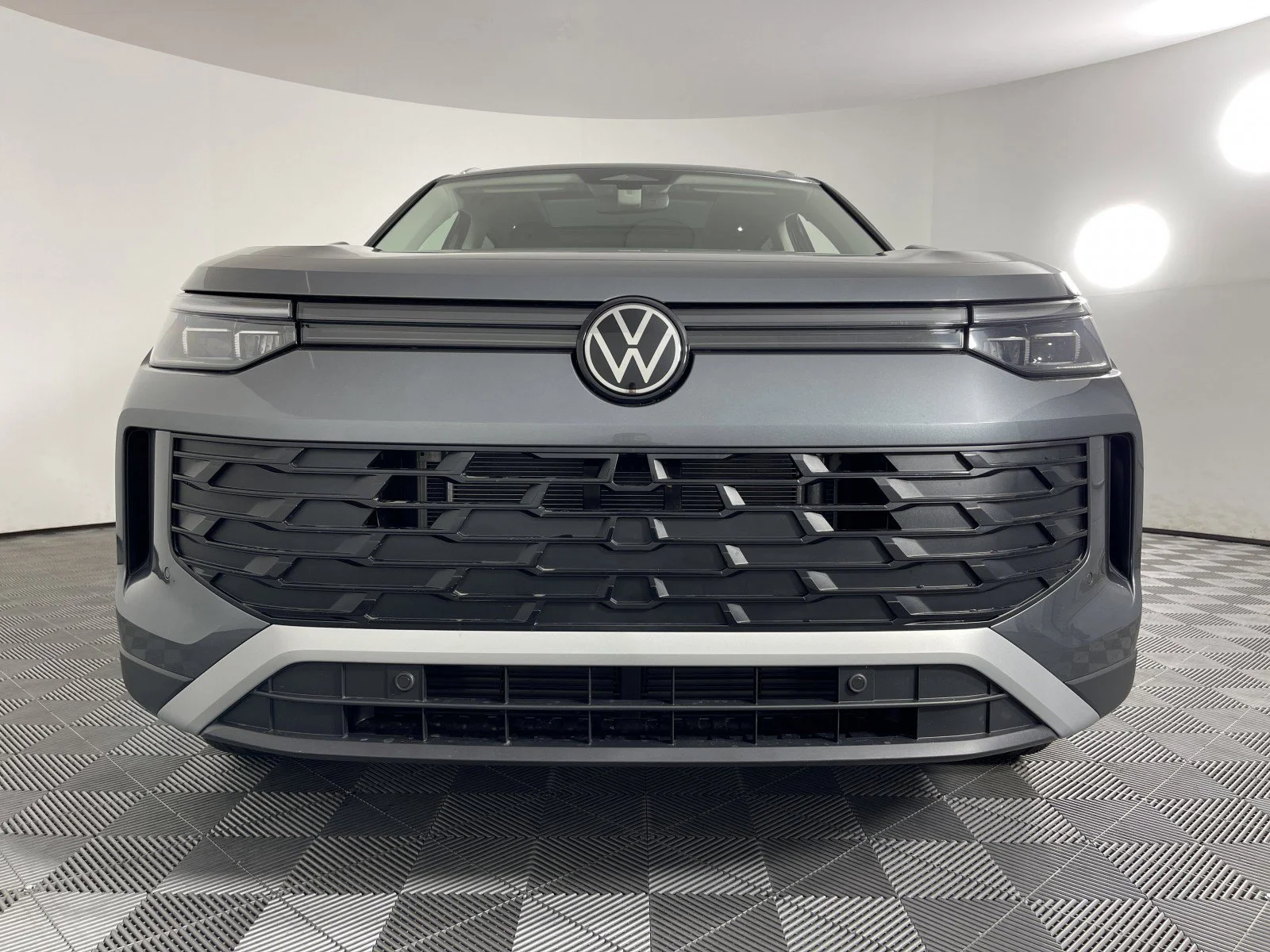 2025 Volkswagen Tiguan SE - Photo 8