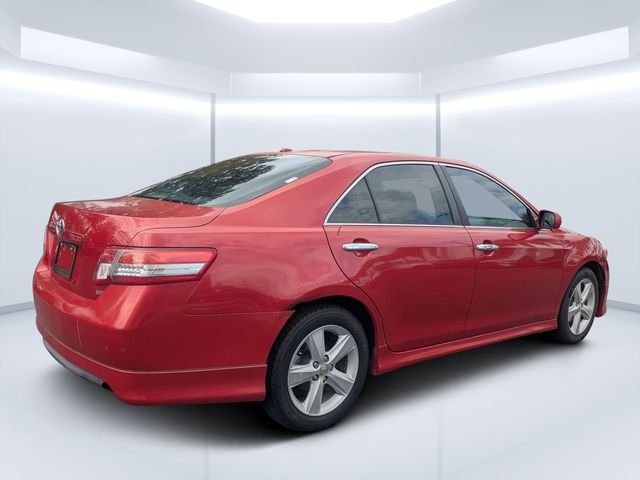 Used 2010  Toyota LE image 3