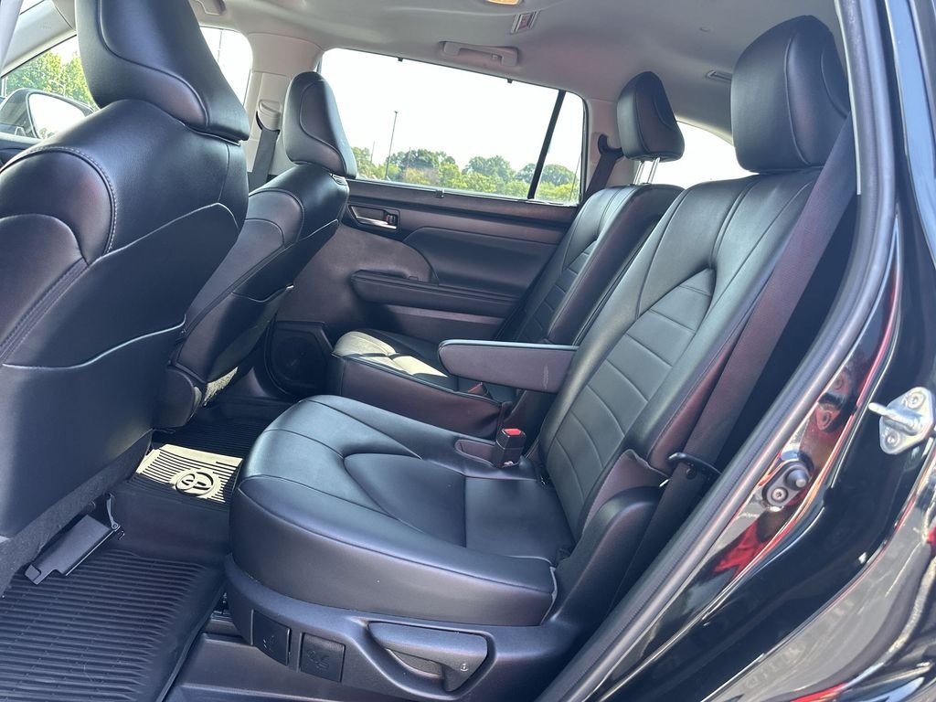 Used 2022 Black Toyota XLE image 28