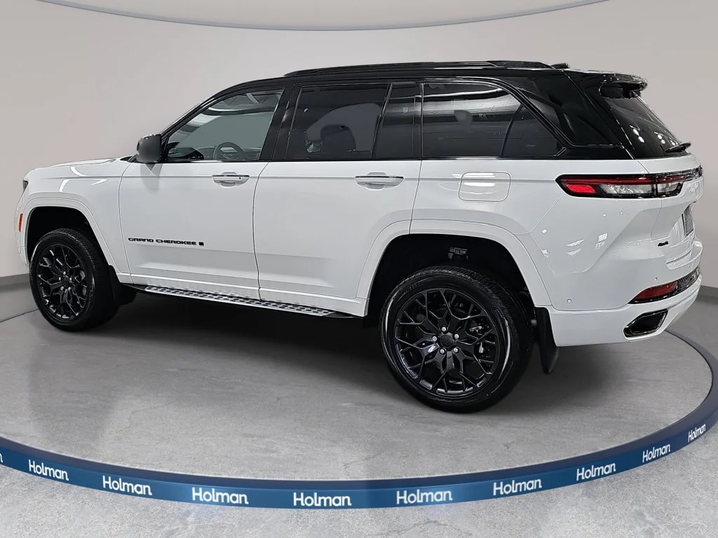 Used 2024 White Jeep Summit Reserve image 9