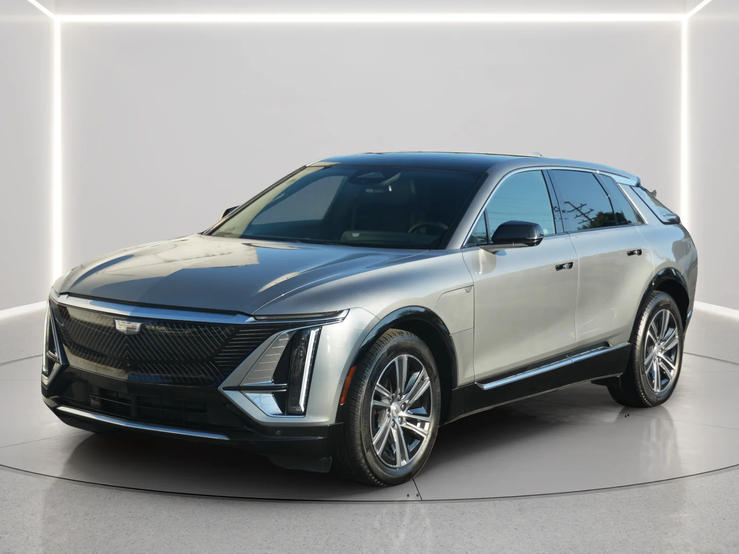 2024 Cadillac LYRIQ Luxury 1