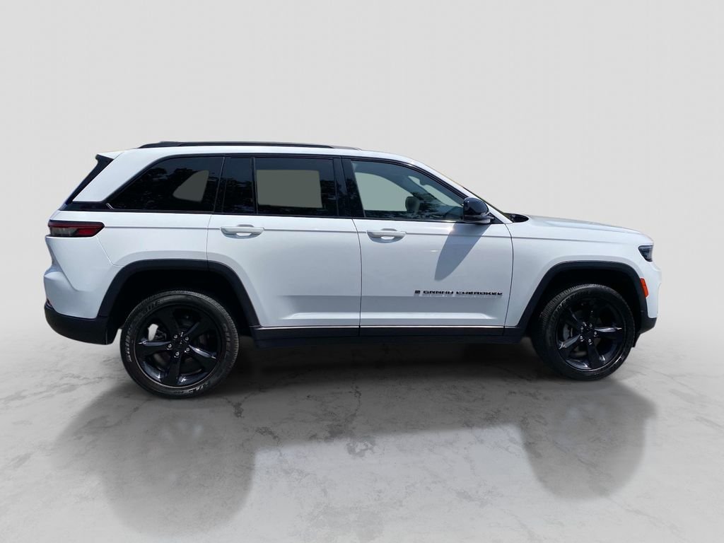 Used 2023 White Jeep Altitude X image 10