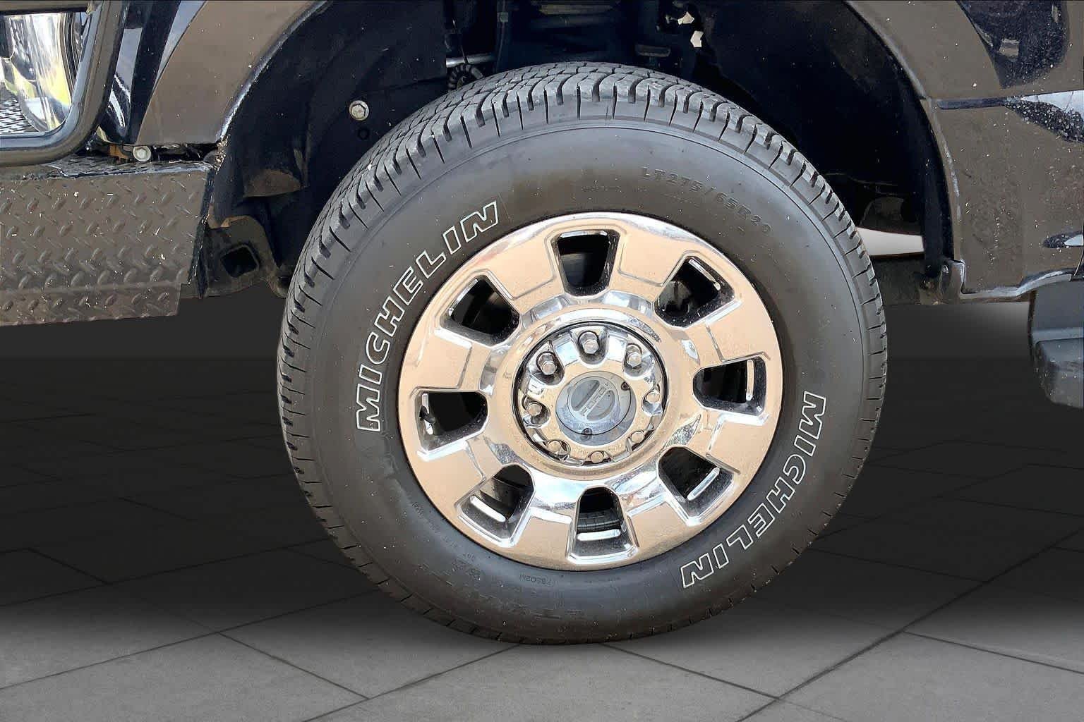 Used 2021 Agate Black Metallic Ford LARIAT image 11