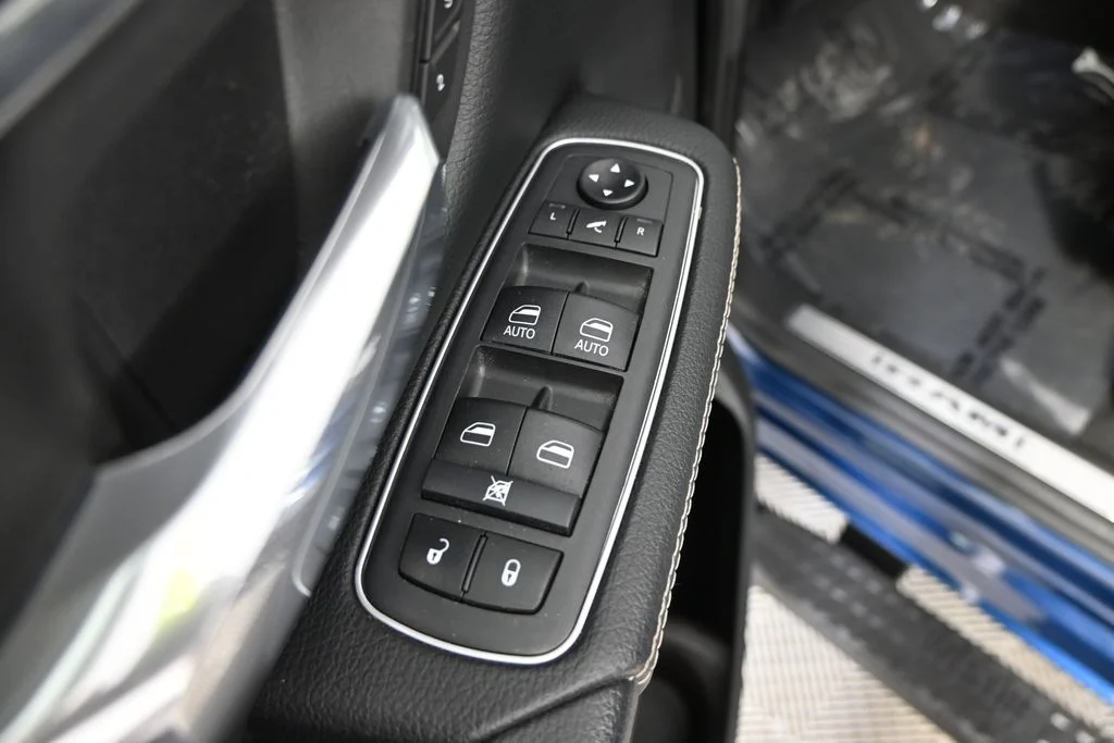 Used 2021 Blue Ram Laramie image 20