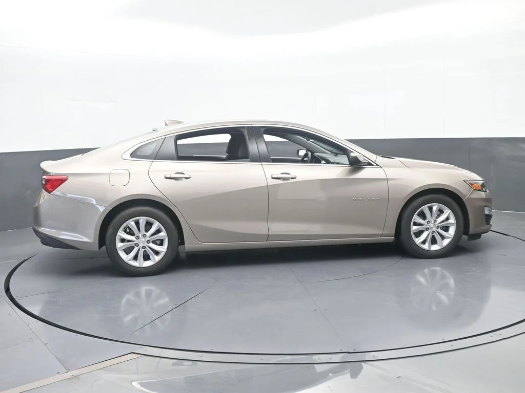 Used 2024 Mineral Gray Metallic Chevrolet LT image 7