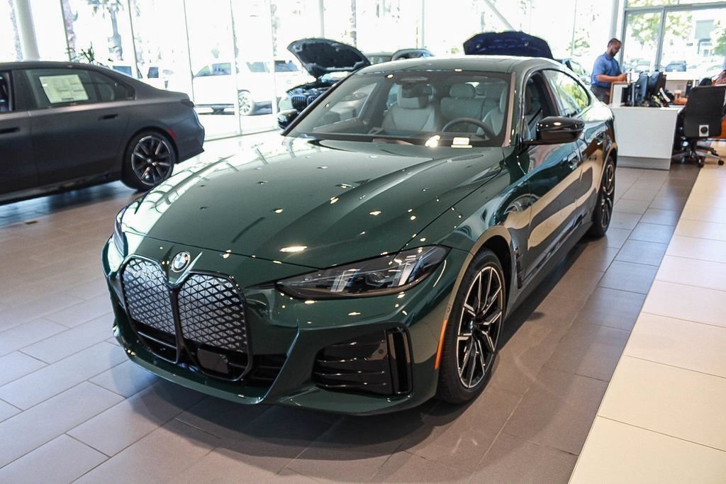 New 2026 Cape York Green Metallic BMW eDrive40 image 3