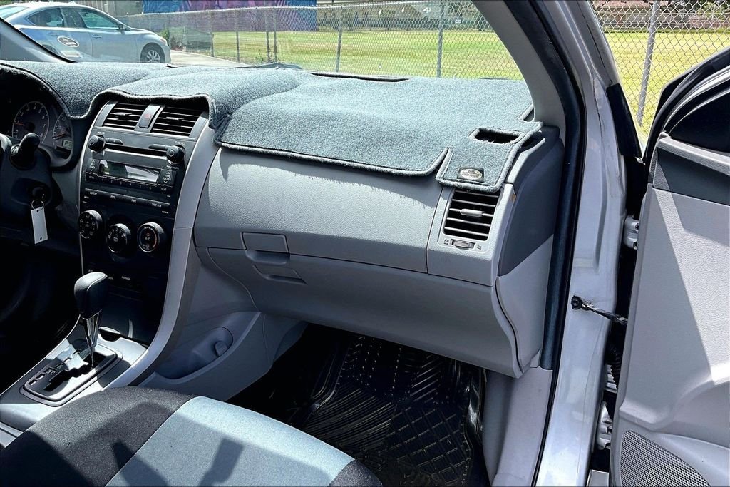 Used 2009 Silver Toyota Base image 16