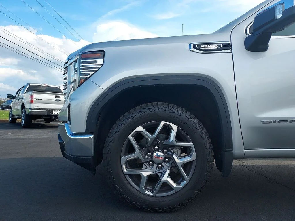 Used 2022 Silver GMC SLT image 16