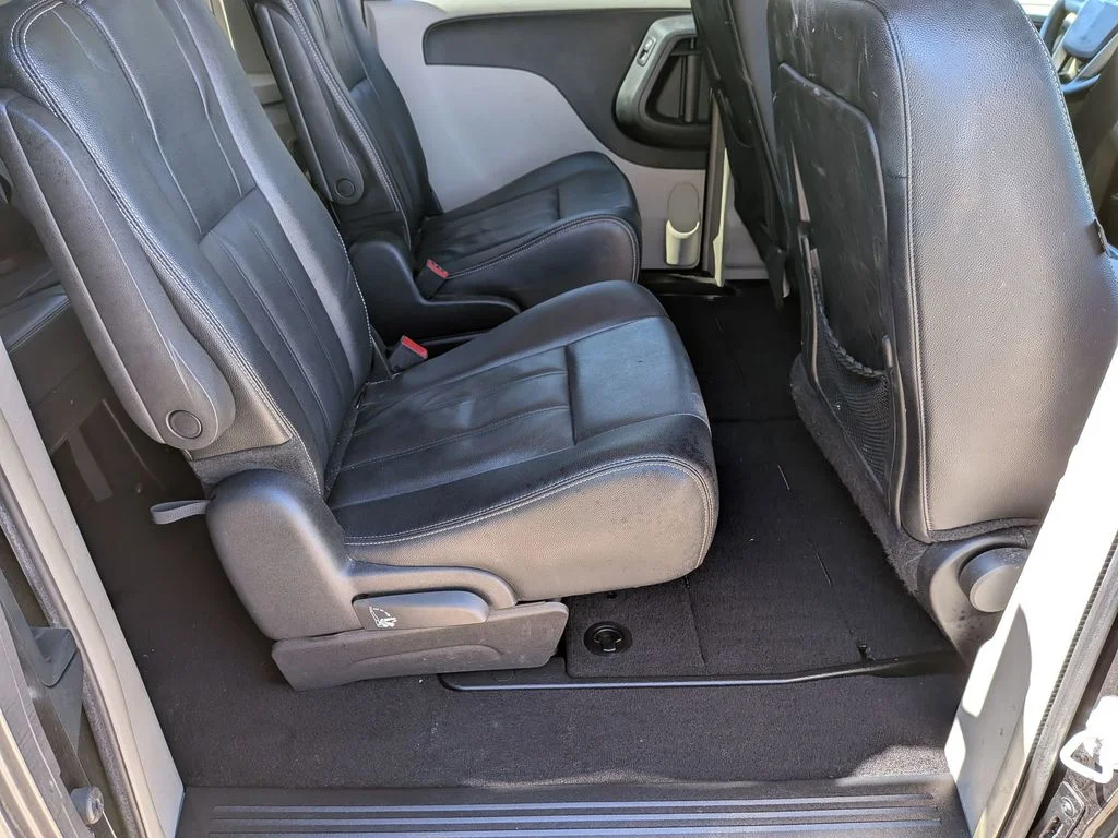 Used 2015 Gray Chrysler LX image 28