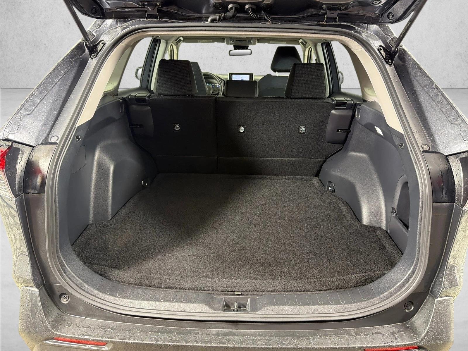 Used 2025  Toyota Hybrid LE image 18