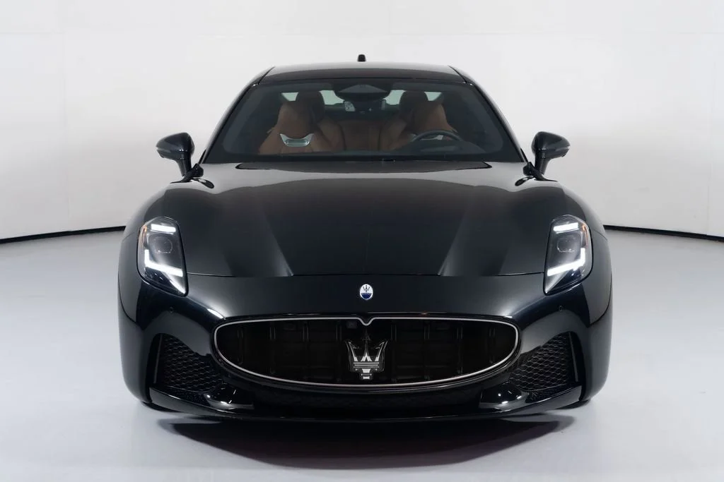 Used 2025 Nero Assoluto Metallic Maserati Granturismo image 7