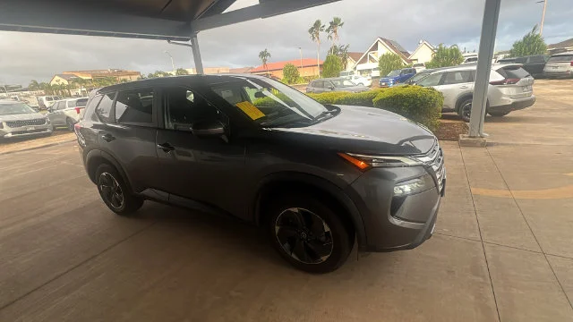 Used 2024 Gray Nissan SV image 7