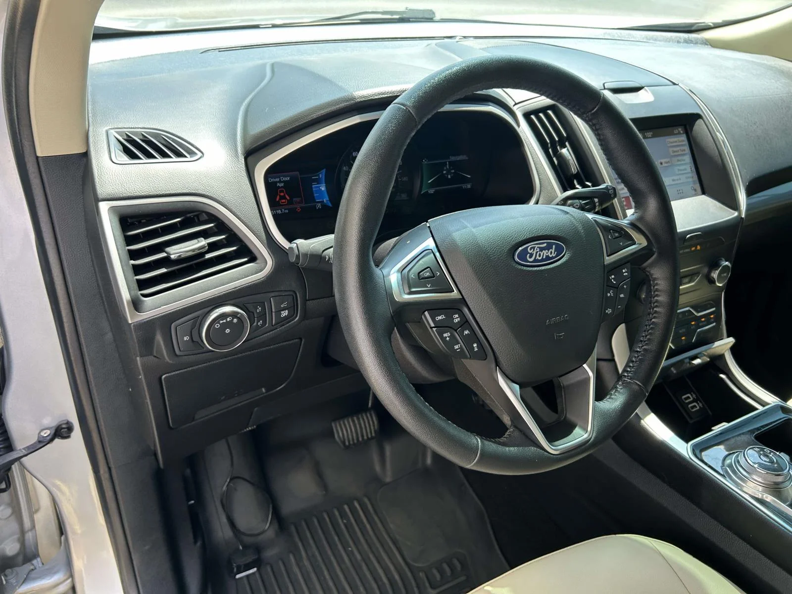 Used 2019 Silver Ford SEL FWD image 8