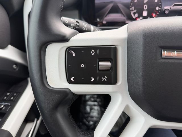 Used 2023 White Land Rover SE image 22