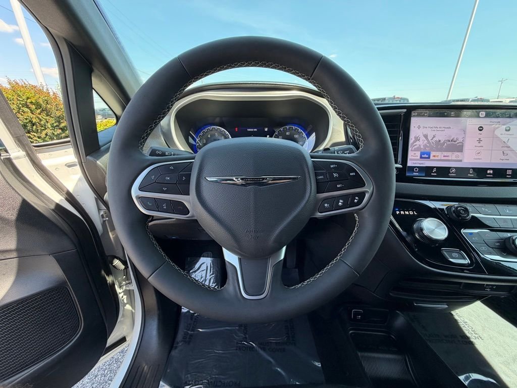 Used 2026 White Chrysler Select image 26