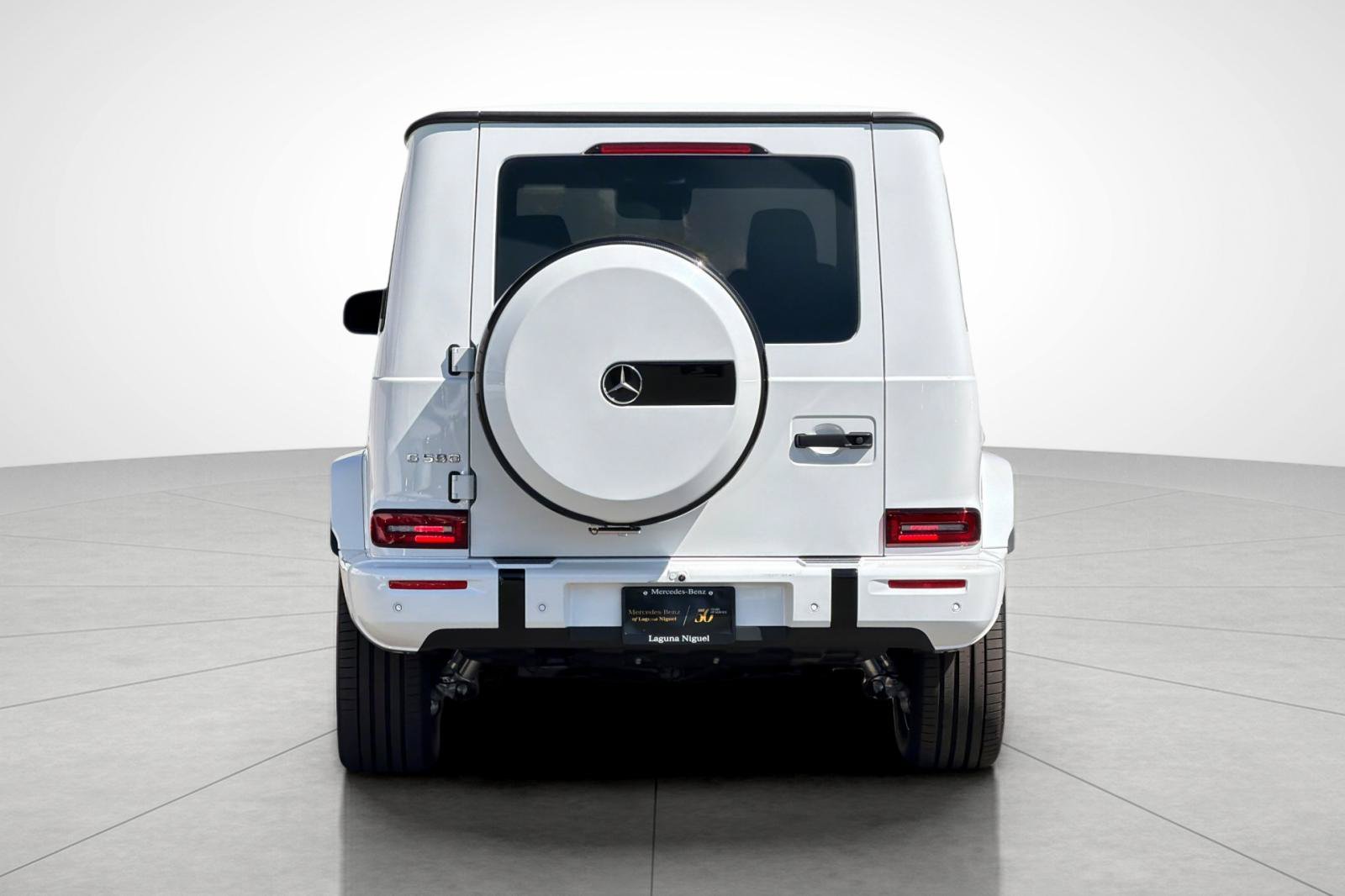 New 2027 MANUFAKTUR Moonlight White Metallic Mercedes-Benz G 580e image 9