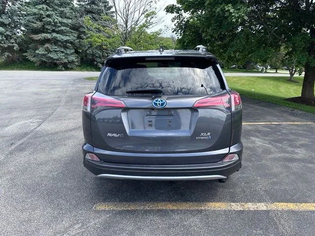 Used 2018 Gray Toyota XLE image 4