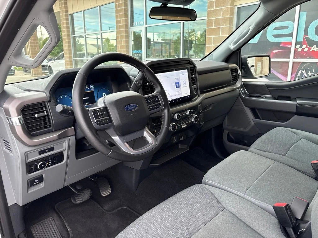 Used 2025 White Ford XLT image 9