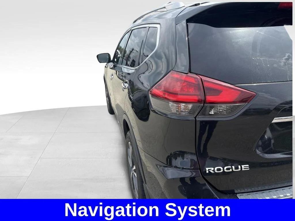Used 2017 Black Nissan SL image 4