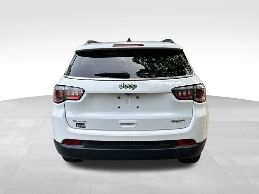 Used 2024 White Jeep Latitude image 4