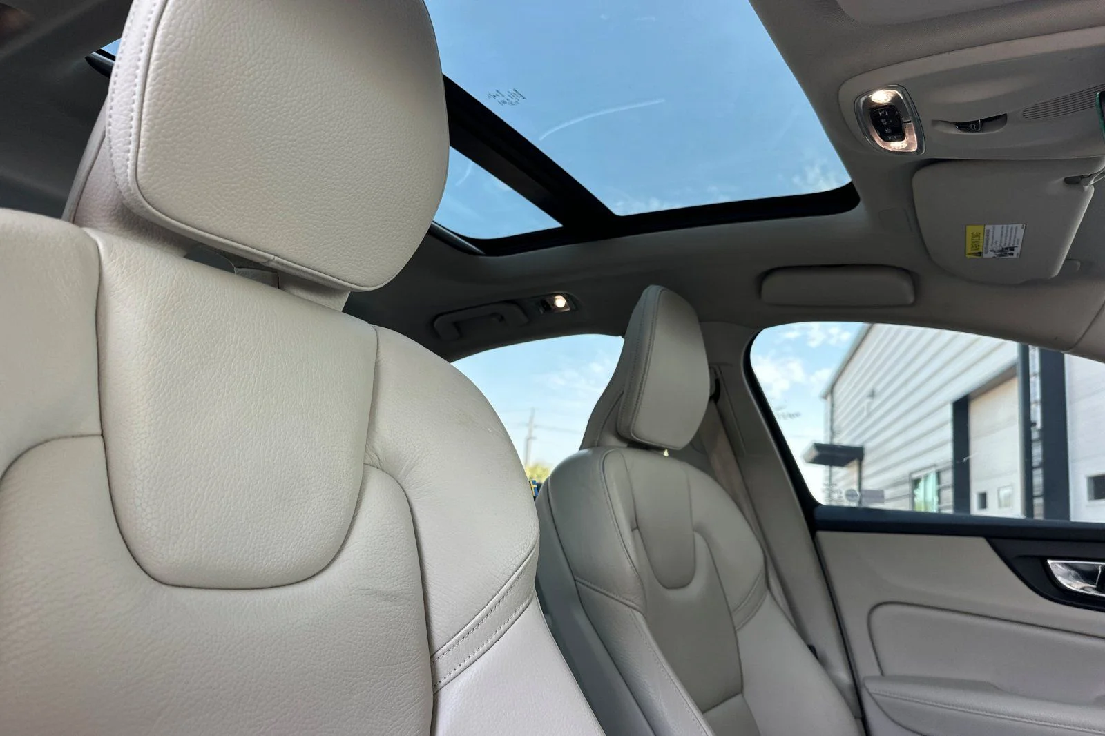 Used 2021 White Volvo T8 Inscription image 16