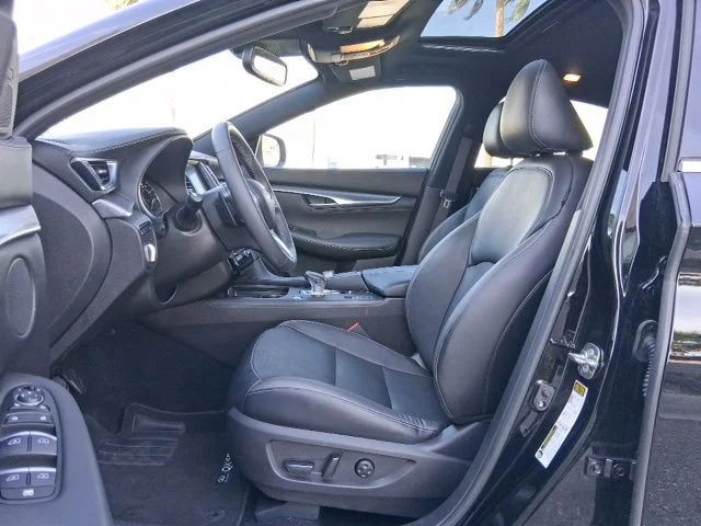 Used 2023 Black INFINITI LUXE image 18
