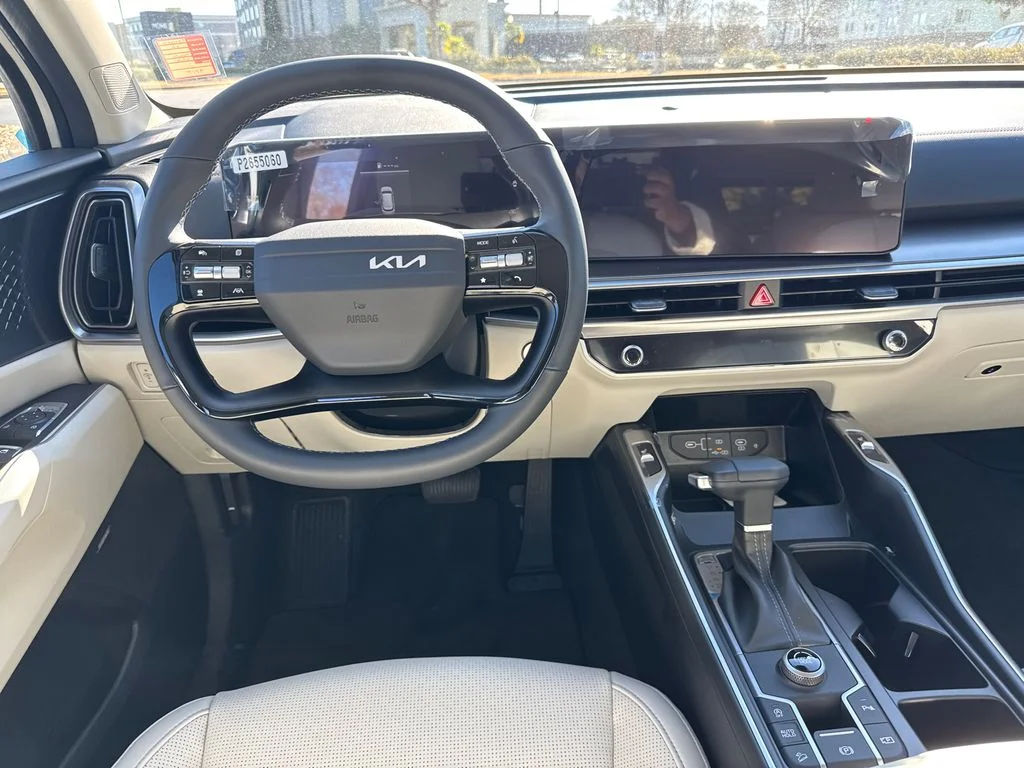 New 2026 White Kia EX image 24