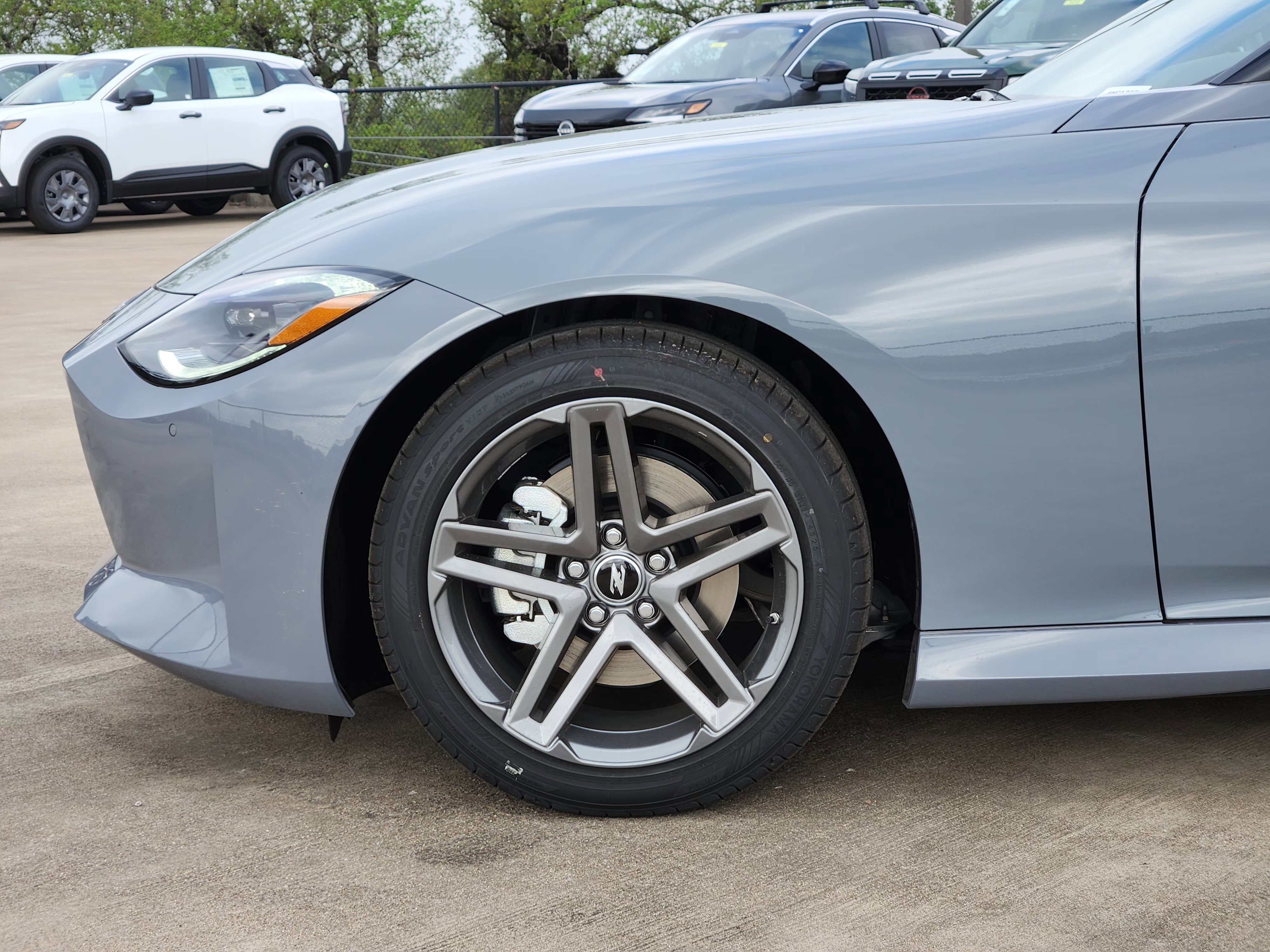 New 2026 Boulder Gray Pearl / Super Black Two-tone Nissan Sport image 9