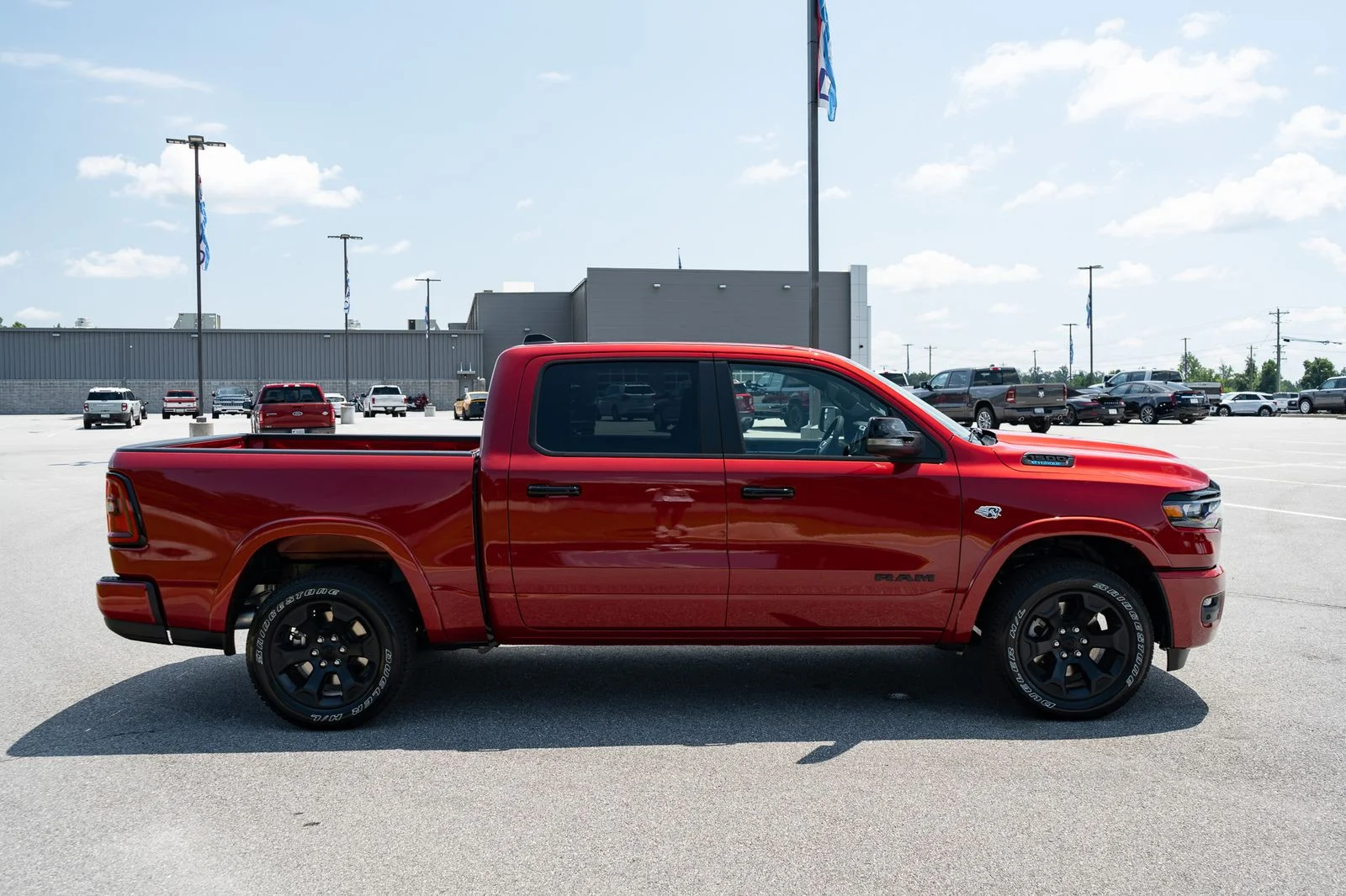 New 2026 Molten Red Pearl-Coat Exterior Paint RAM Big Horn/Lone Star image 11