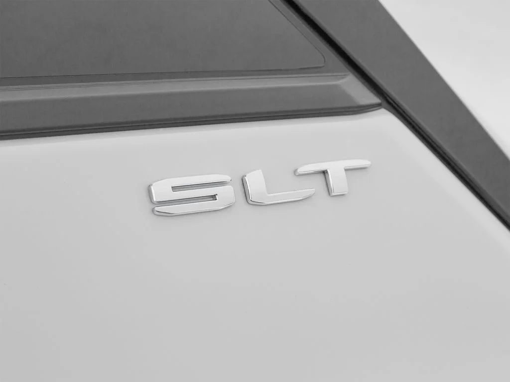 Used 2023 White GMC AT4 image 33
