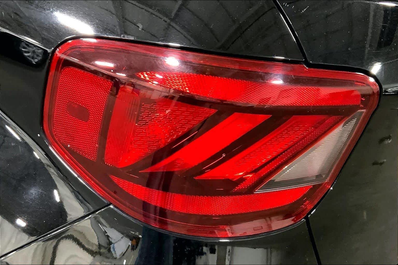 Used 2022 Black Noir Pearl Hyundai SEL image 56