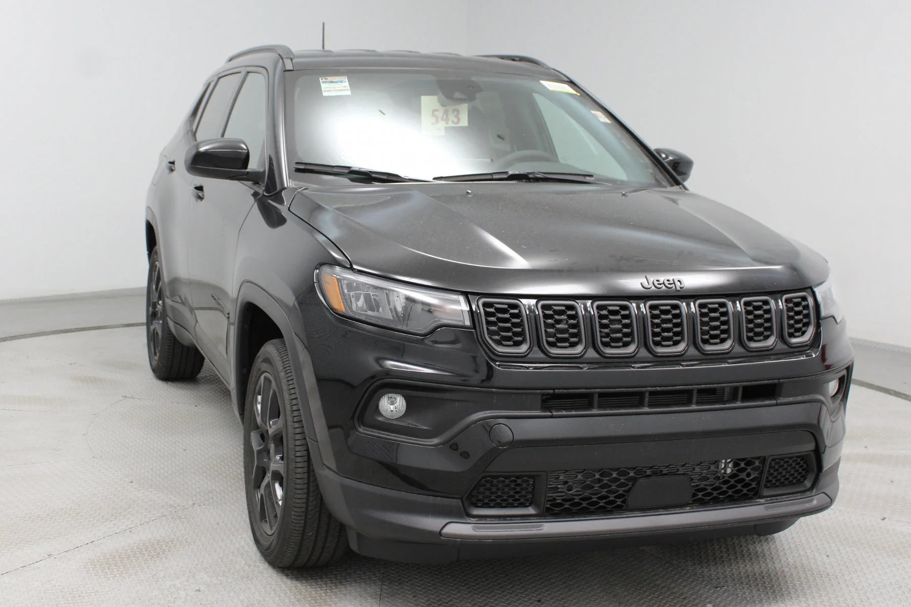 New 2026 Diamond Black Crystal Pearl-Coat Exterior Paint Jeep Latitude Altitude 4x4 image 15