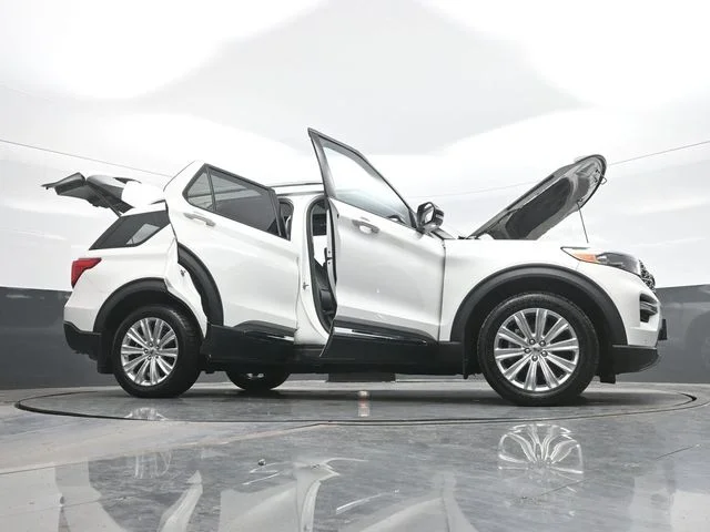 Used 2021 White Ford Limited image 31
