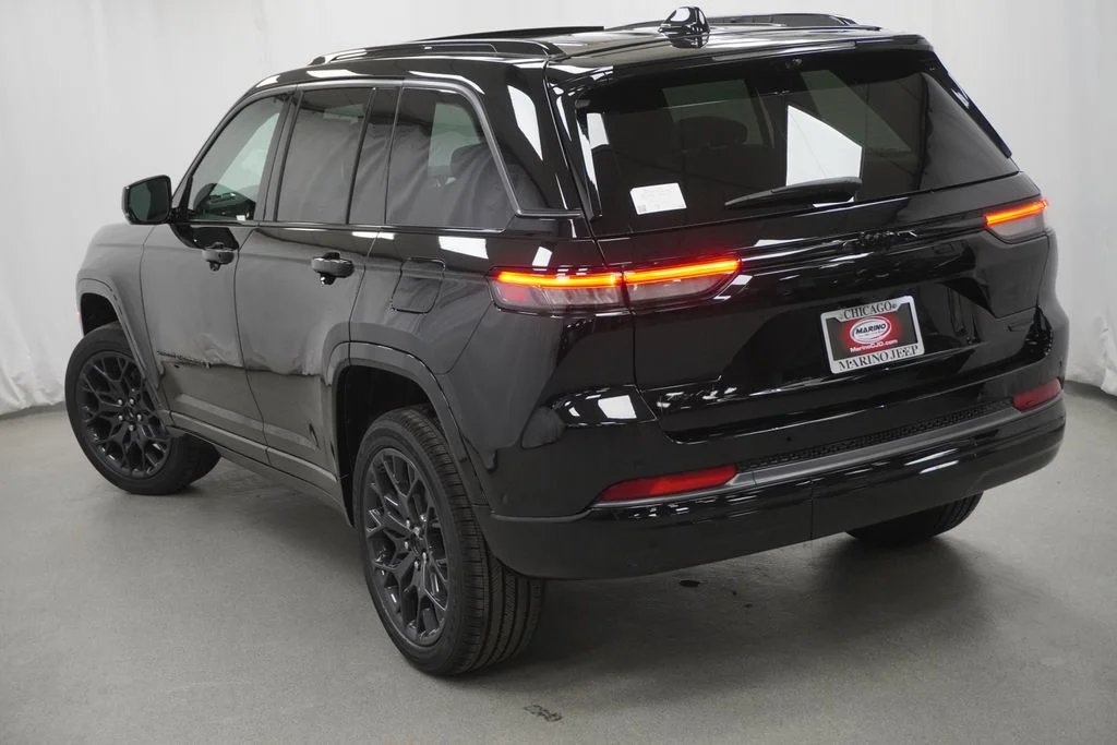 New 2026 Diamond Black Crystal Pearl-Coat Exterior Paint Jeep Summit image 11