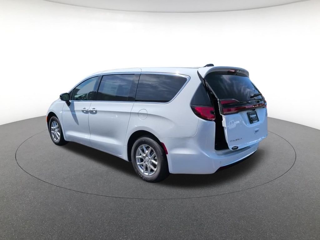New 2027 Bright White Clear-Coat Exterior Paint Chrysler Select image 9
