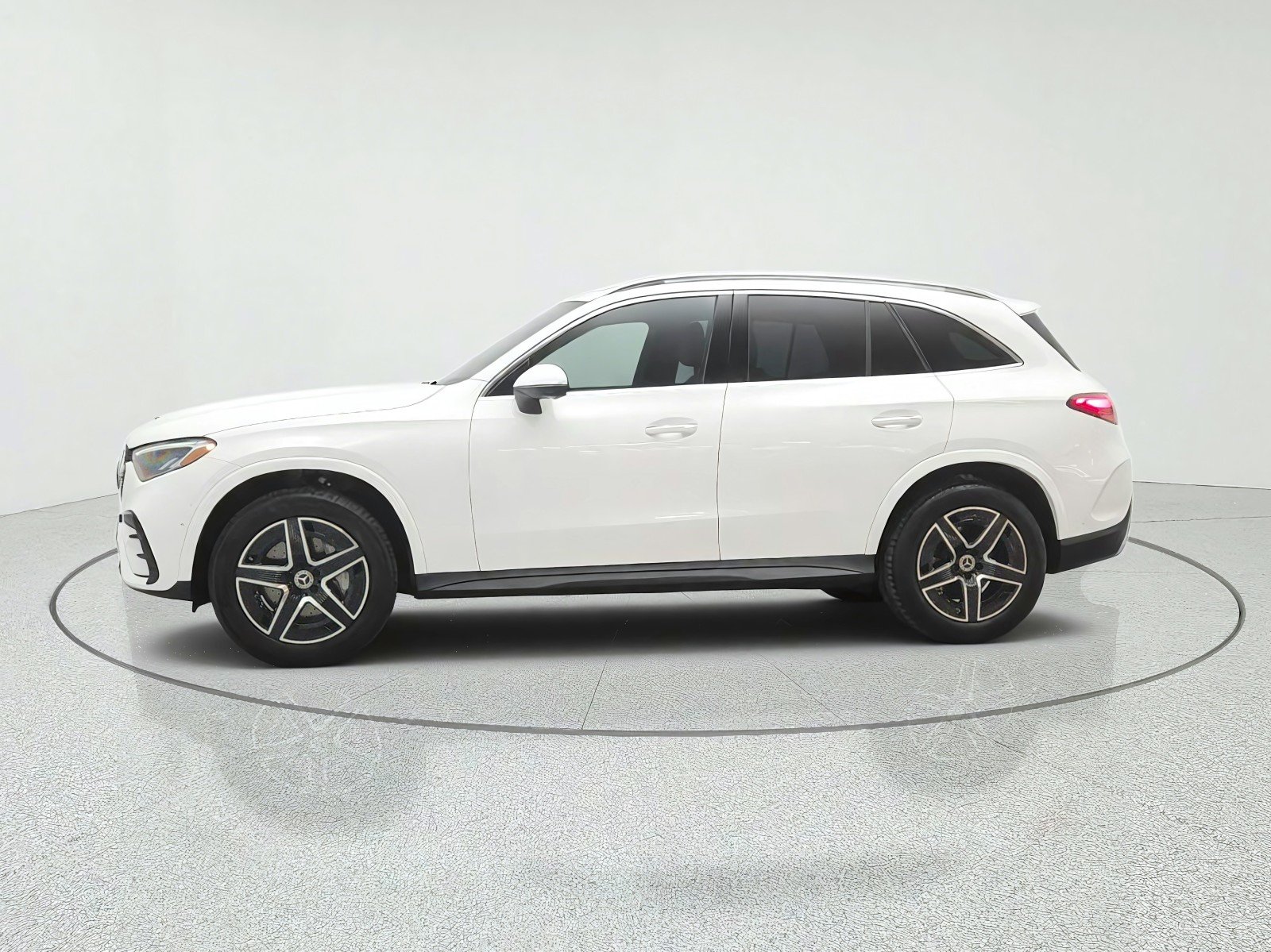 Used 2024 Polar White Mercedes-Benz GLC 300 SUV image 8