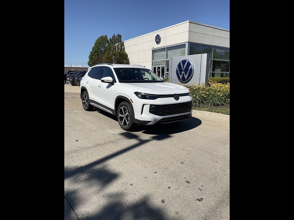 New 2026 Pure White Volkswagen SE 4Motion image 1