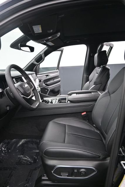 New 2026 High Gloss Black Exterior Paint Jeep Limited Reserve image 7