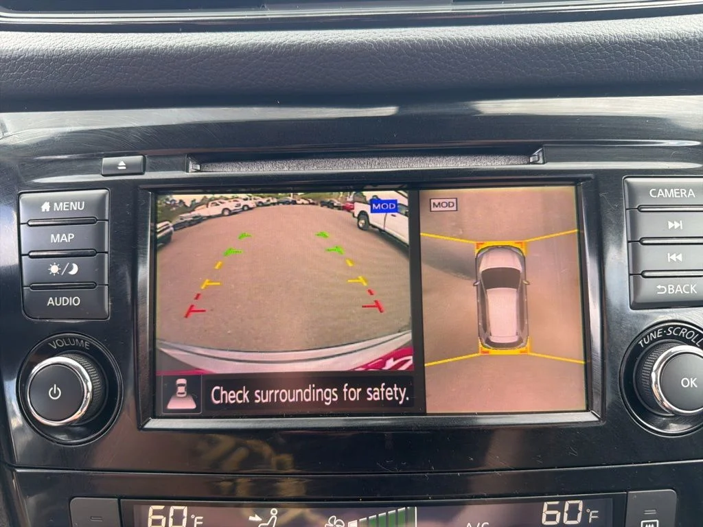 Used 2018 Gray Nissan SL image 34