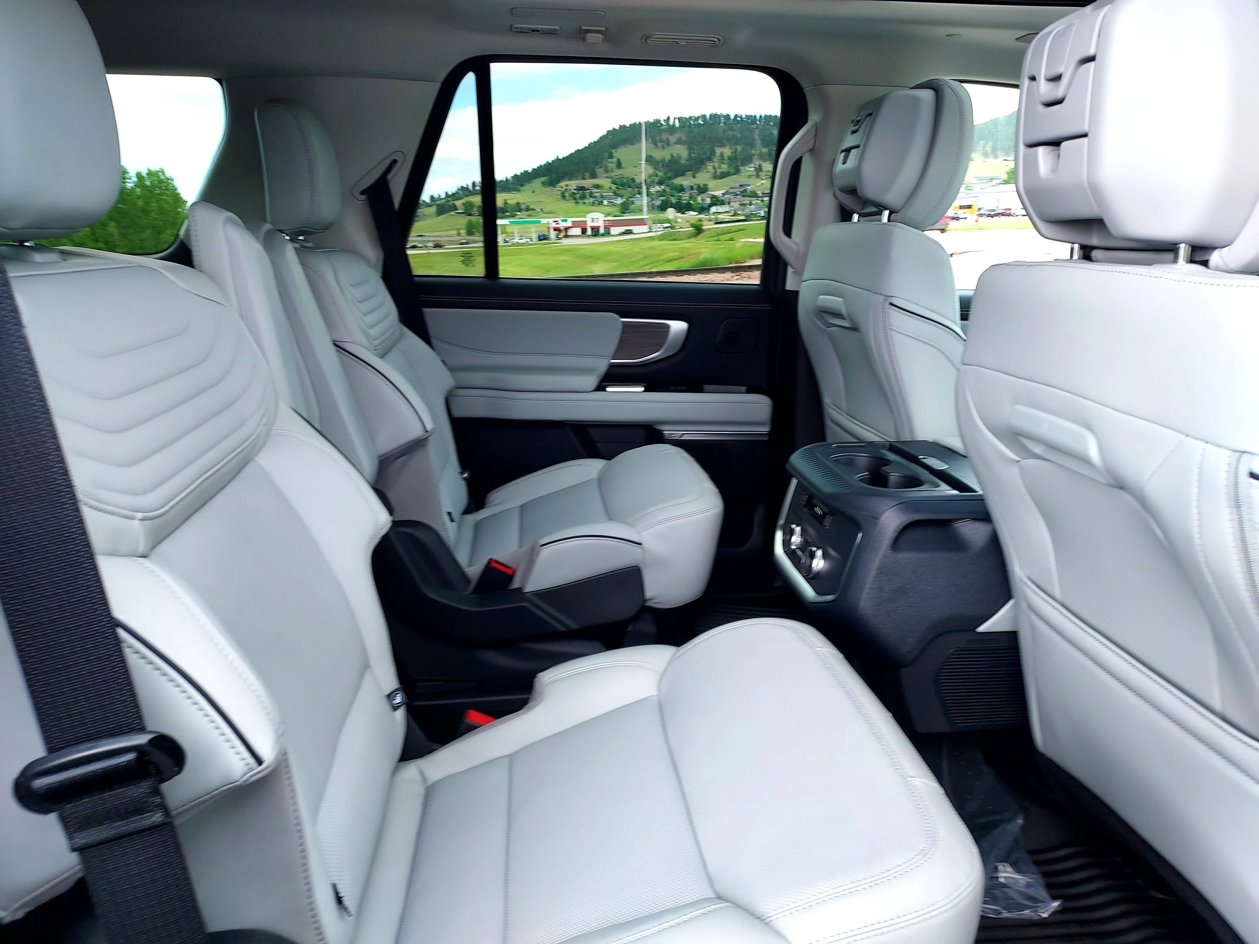 New 2026 Star White Metallic Tri-Coat Ford Platinum image 26