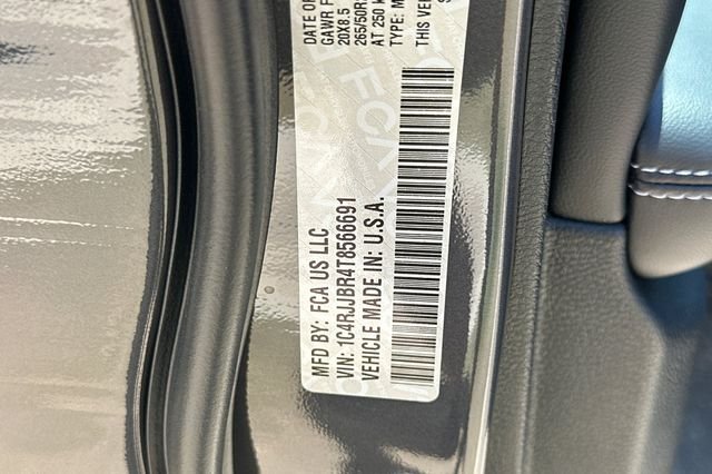 New 2026 Baltic Gray Metallic Clear-Coat Exterior Paint Jeep Limited image 29
