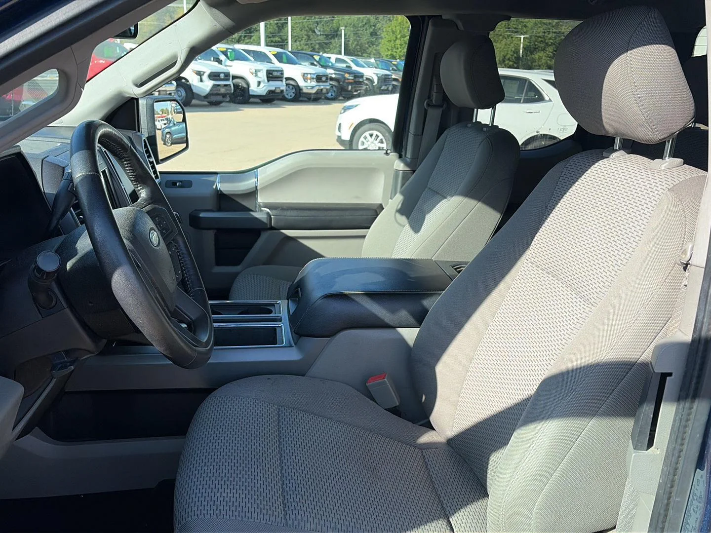 Used 2019 Blue Ford XL image 12
